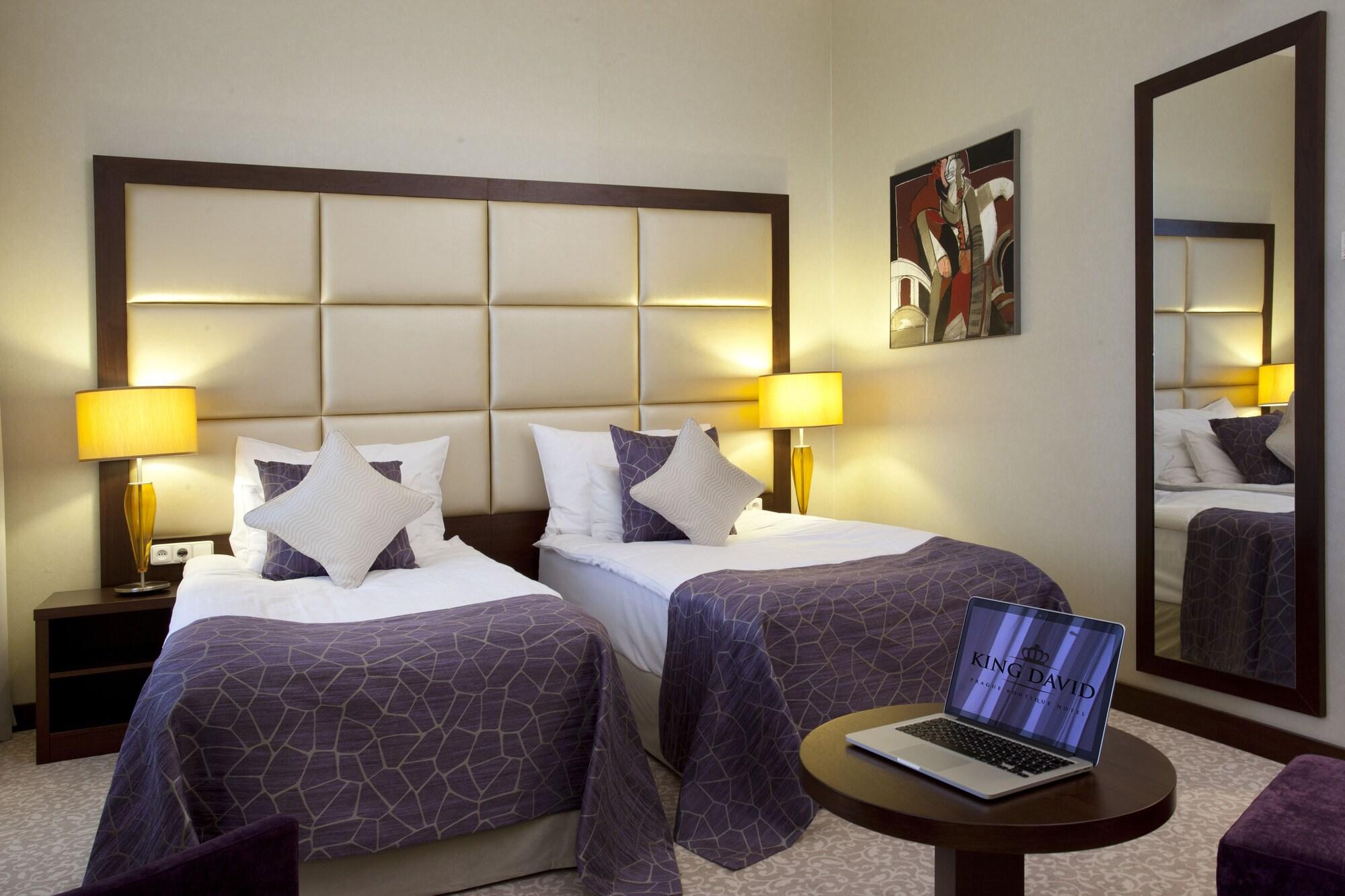 코셔 호텔 킹 데이비드 프라하 외부 사진 A room at the hotel