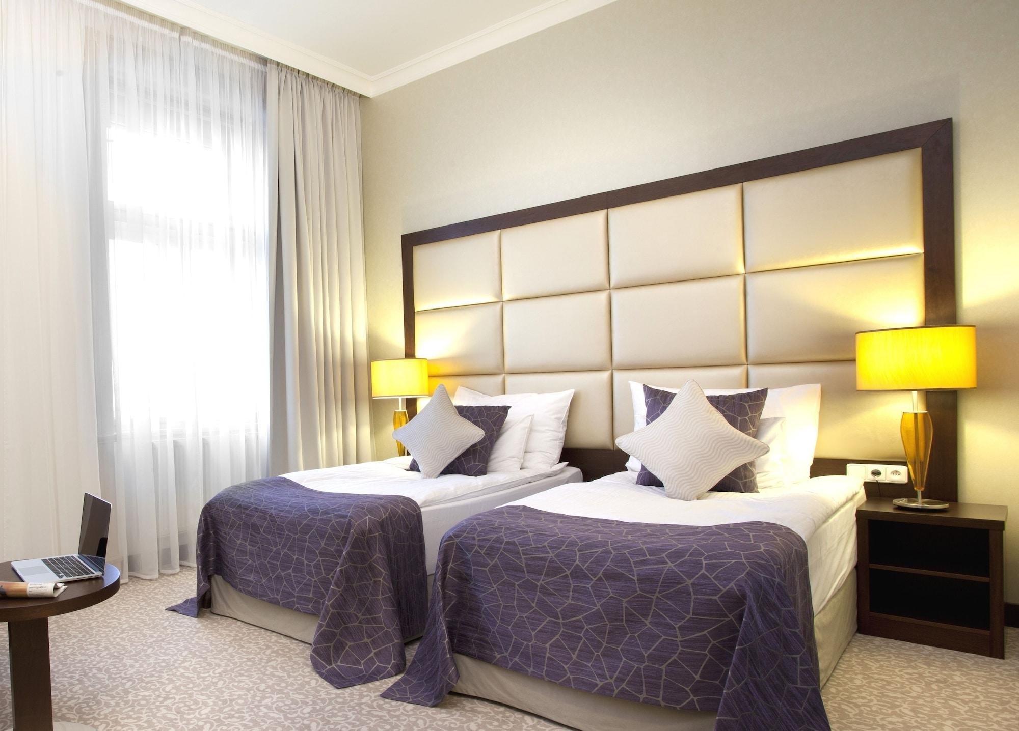 코셔 호텔 킹 데이비드 프라하 외부 사진 A room at the hotel