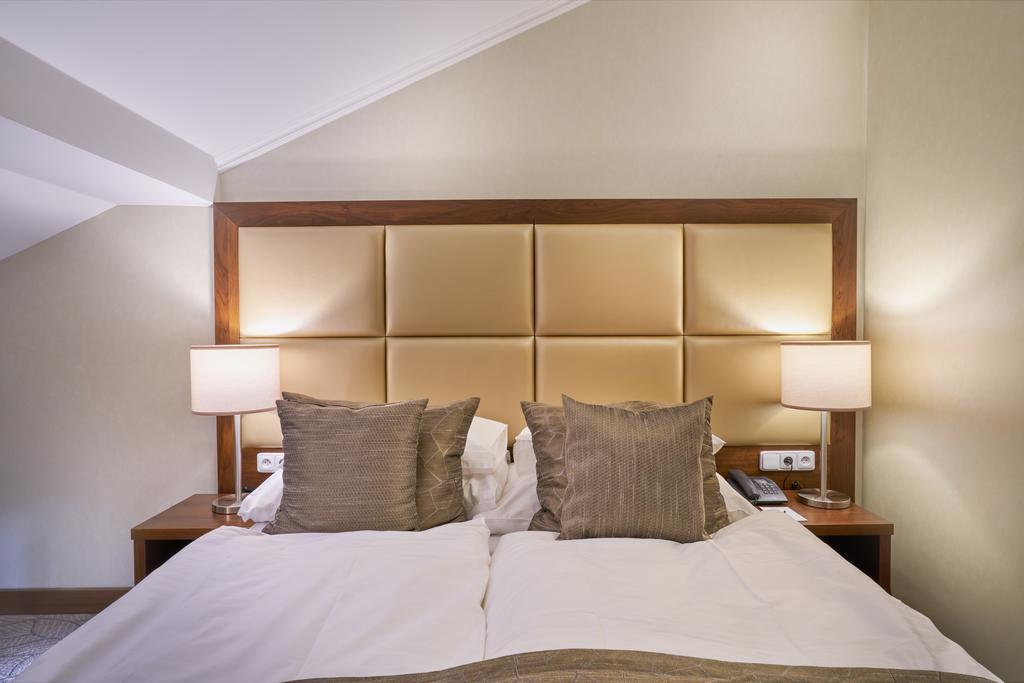 코셔 호텔 킹 데이비드 프라하 외부 사진 A bedroom at the hotel