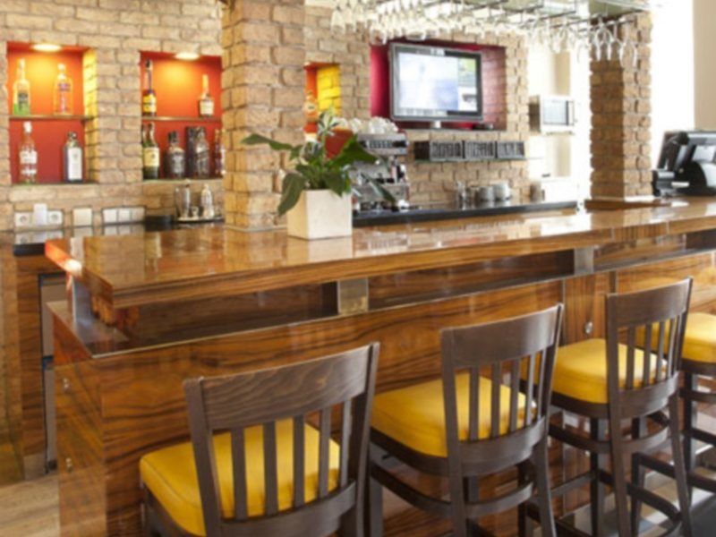 코셔 호텔 킹 데이비드 프라하 외부 사진 The bar at the restaurant
