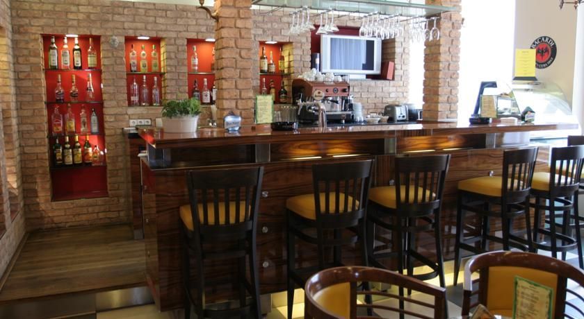 코셔 호텔 킹 데이비드 프라하 외부 사진 The bar at the restaurant